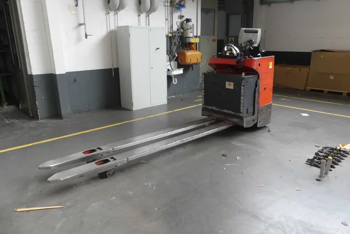 Linde Niederhubwagen Hinweis: defekt / Typ: T 20R